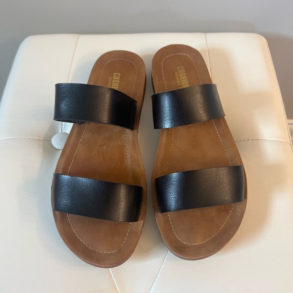 Black Strappy flat sandals. - Picture 1 of 4